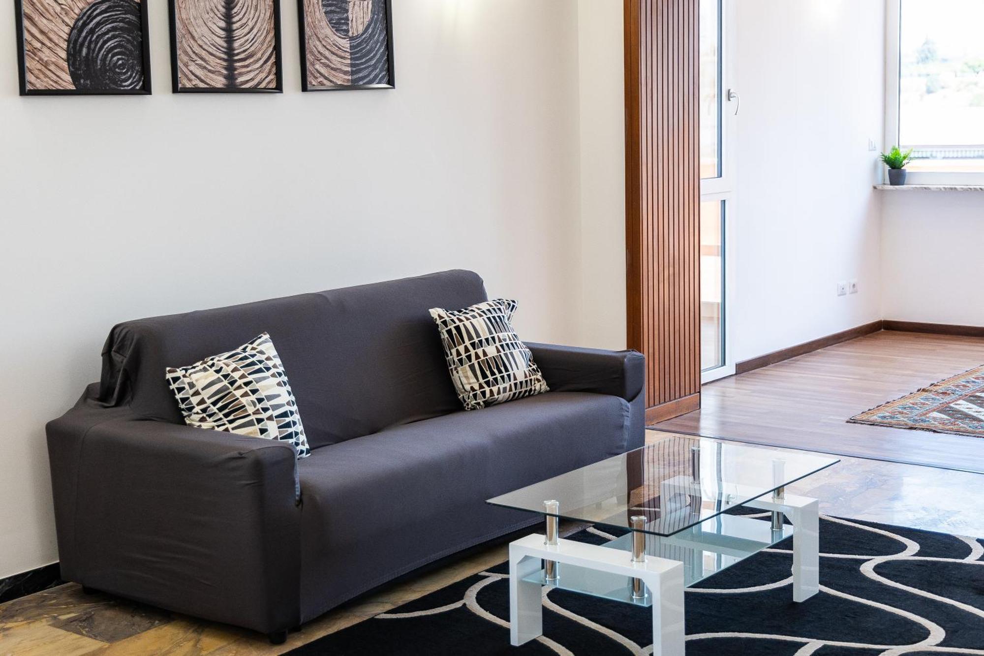 Baldo By In Apartment *